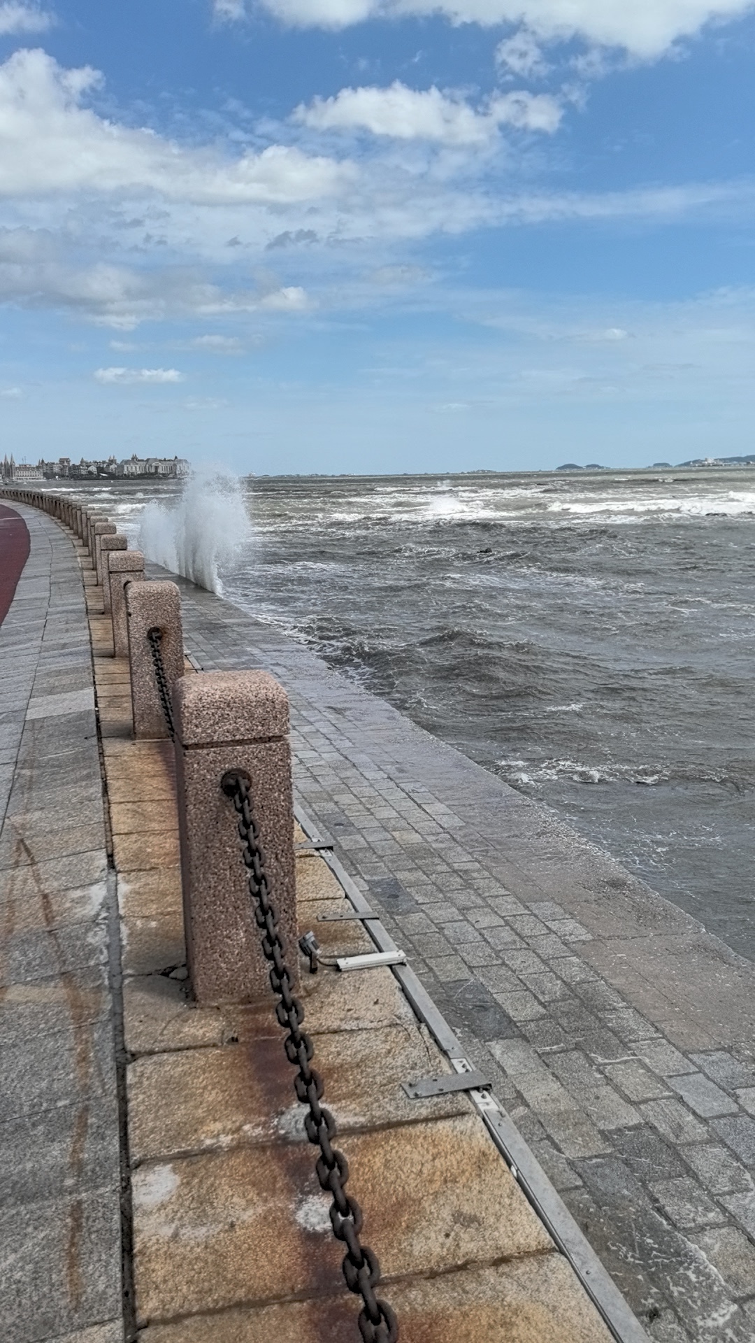 视频 ｜ 浪打浪（天海拍摄于烟台莱山滨海中路）