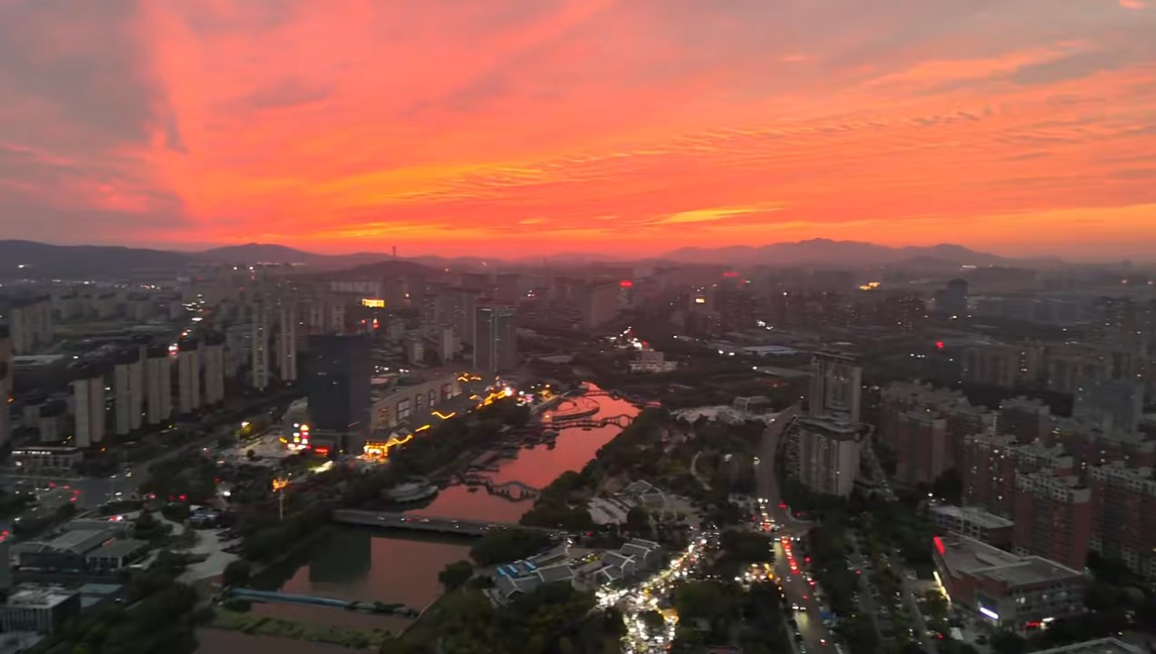 初秋泮河映晚霞，金波荡漾醉泰城/张捷
