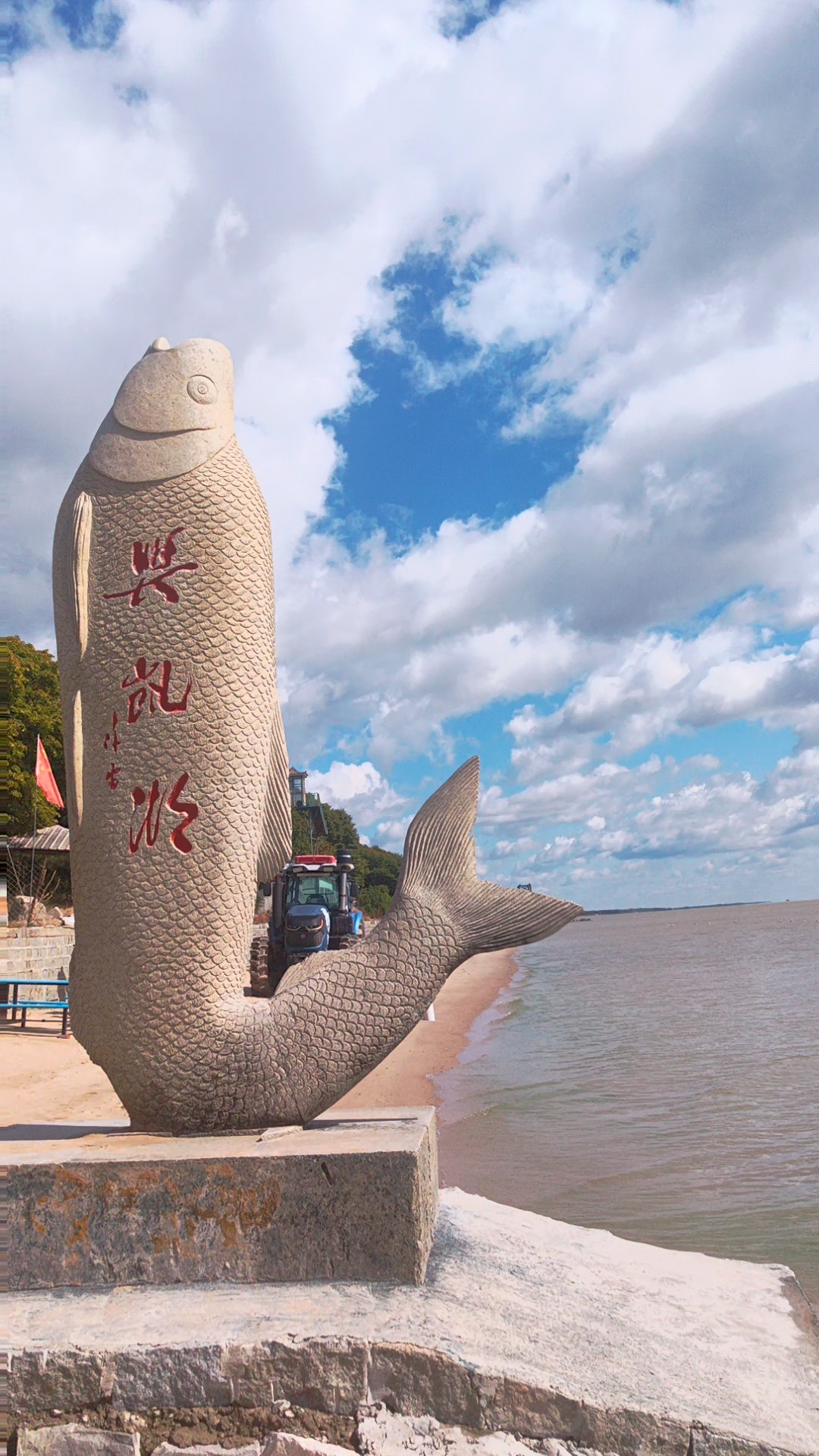 午后的兴凯湖，烟波浩渺，水天相连 ，一湖静谧洗心灵。