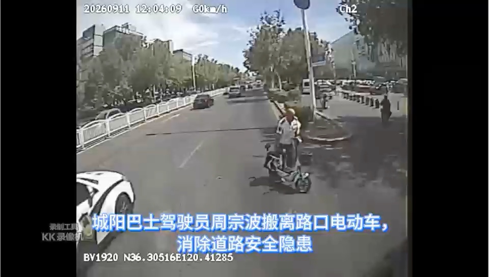 暖心瞬间频现！城阳巴士驾驶员温情守护出行路