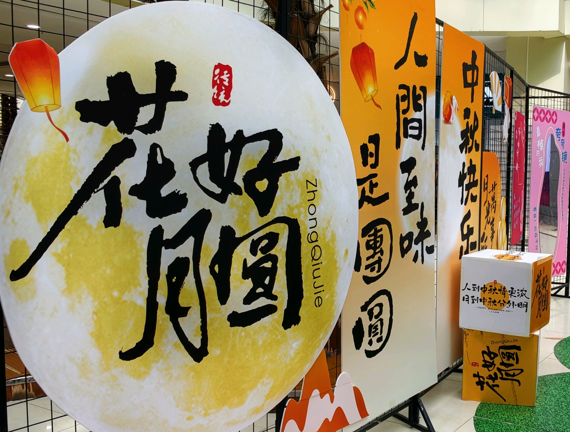 
喜迎“双节” 卤味直播卖货（高军摄影）