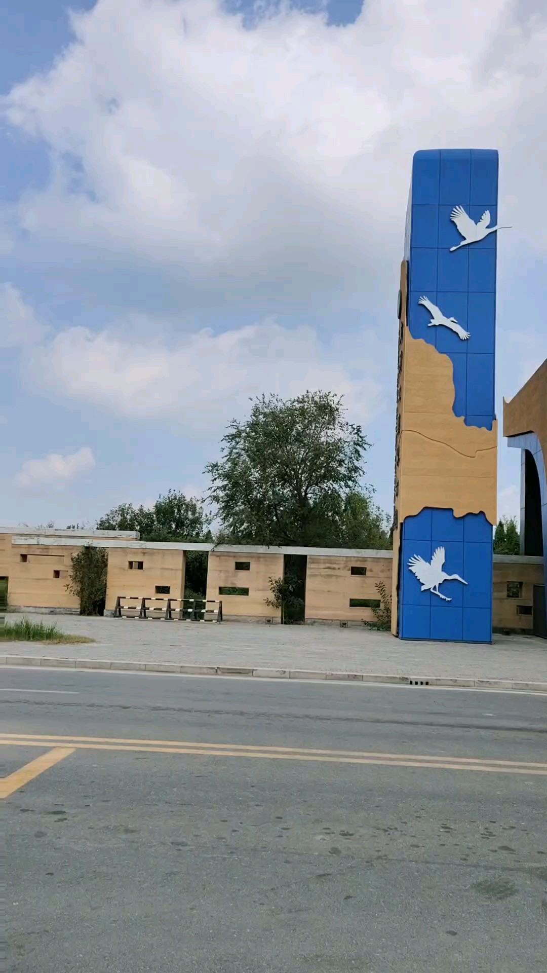 经过长途跋涉，我们终于来到《黄河口国家公园》。