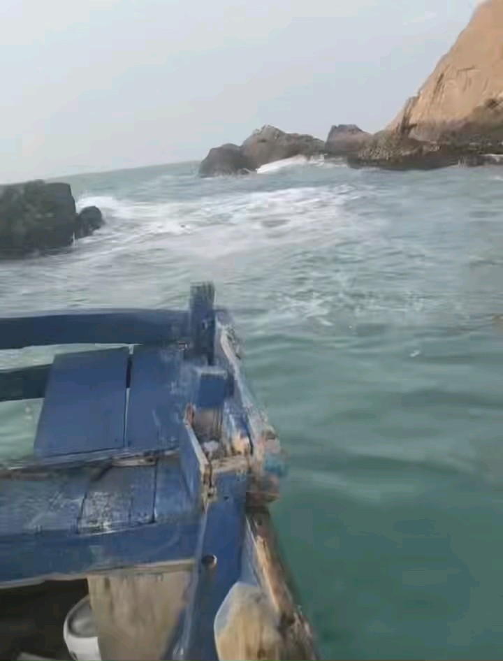 风浪里出海捕捞海珍品