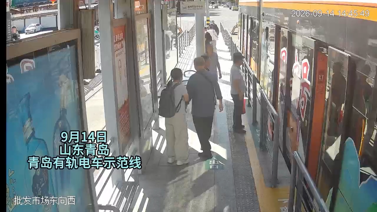 站台留心察觉乘客险情，有轨电车驾驶员暖心救助身体不适老人
