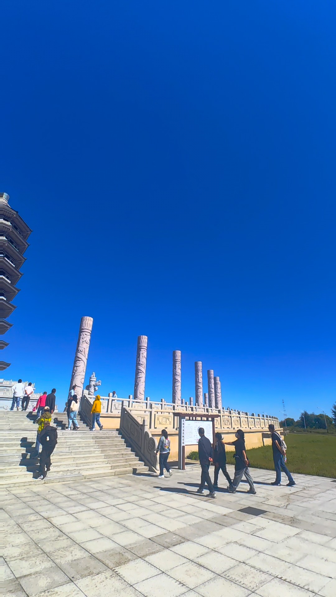 北疆行：瞻仰东极宝塔，望之巍峨，心潮澎湃，爱国意坚。