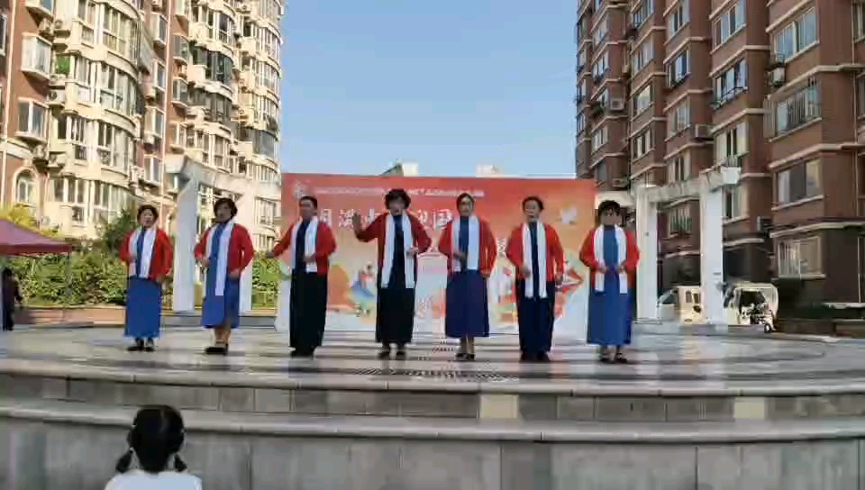 月满中秋迎国庆，公益市集送温情。2026年9月23日下午。