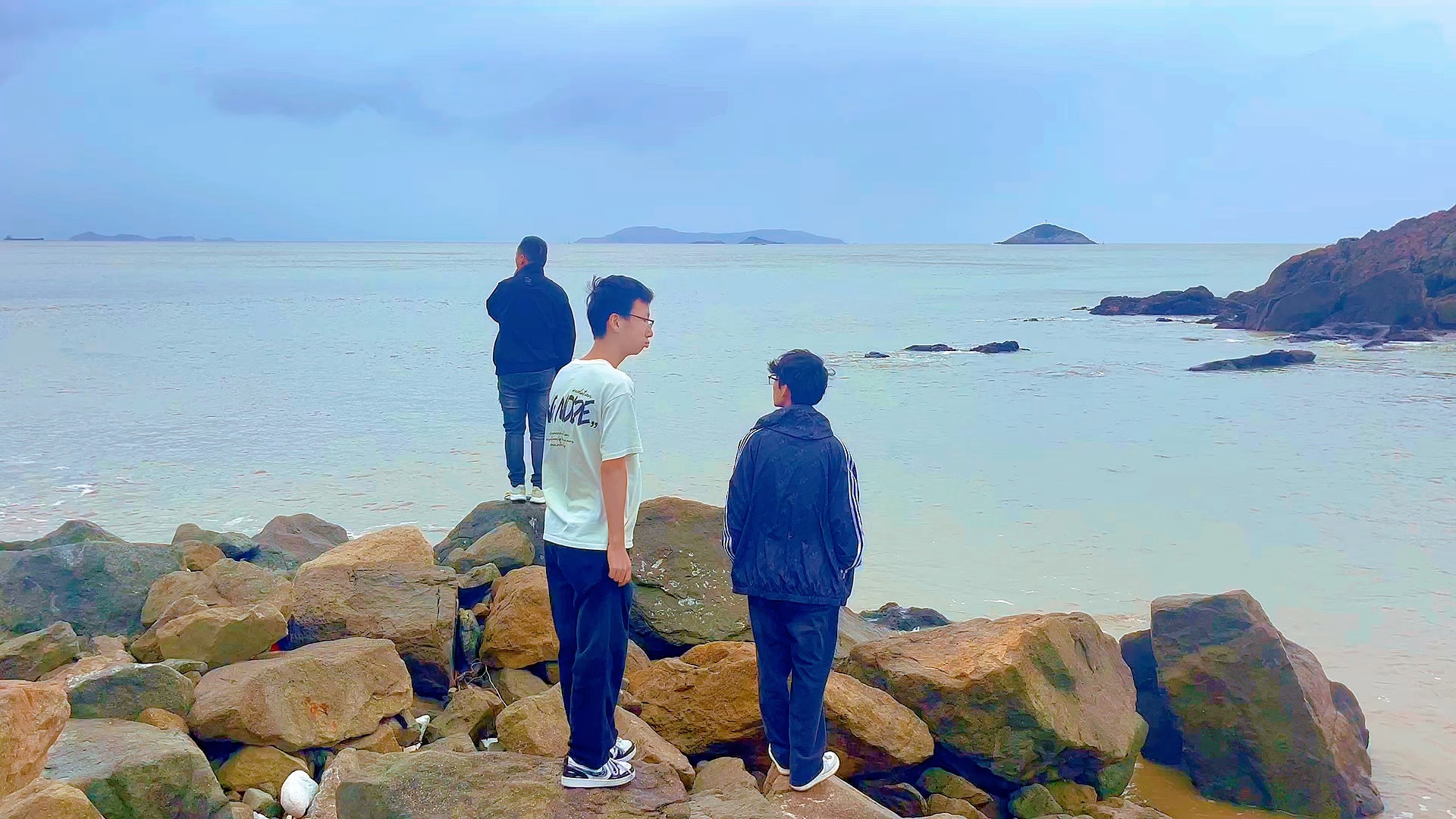 海边滩涂，吹吹海风，和家人共度美好时光