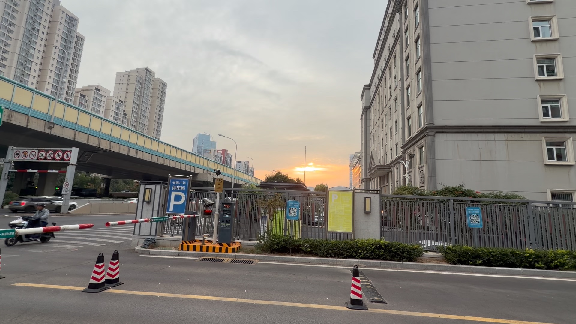 今天的晚霞充满浪漫充满爱
