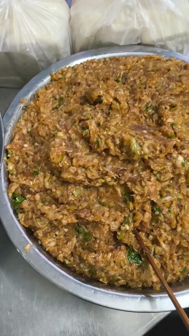 最近脑洞大开寻得一家带料加工的饭馆，连续包了海胆海肠蘑螺饺子