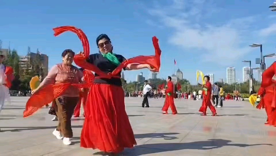 载歌载舞祝福祖国繁荣富强国泰民安。
