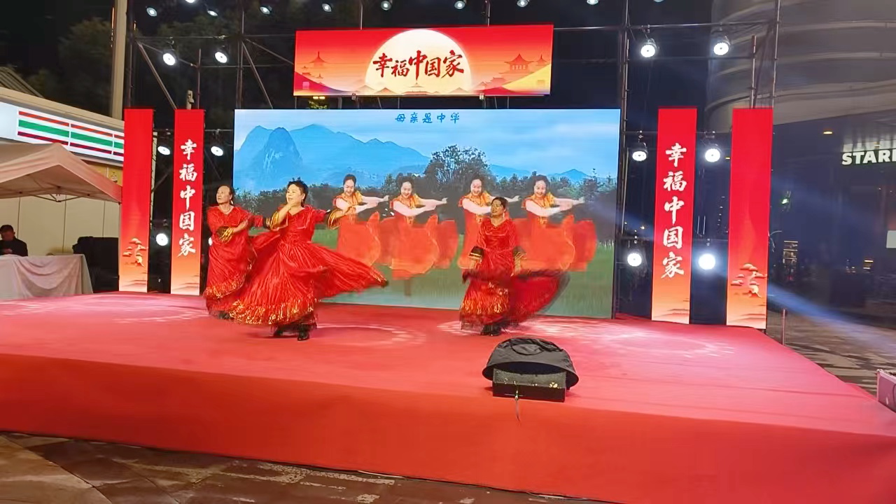 视频 ｜ 饮水思源：母亲是中华（陆汉洲摄于国庆启东吾悦广场）