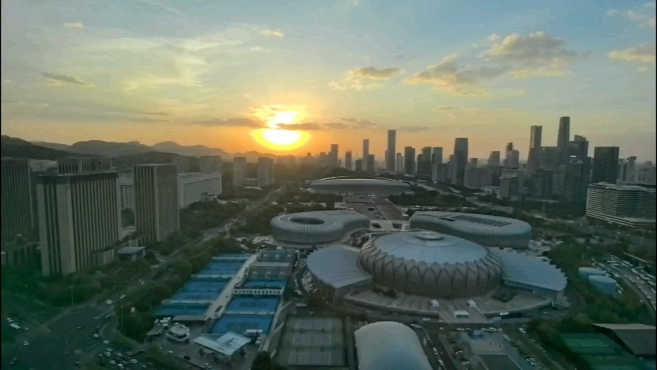 西霞一照，奥体不再是体育场，而成了济南东部最壮阔的日落舞台！