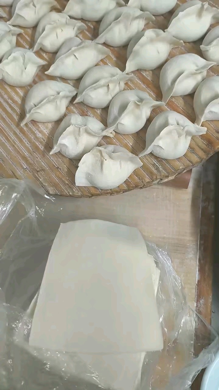 双节已过唯独没有吃羊肉水饺，今天已经安排上了～芹菜羊肉水饺…