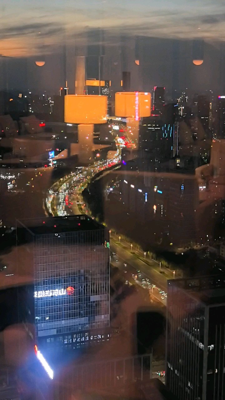 济南东部下班路上，一道车流量美景！