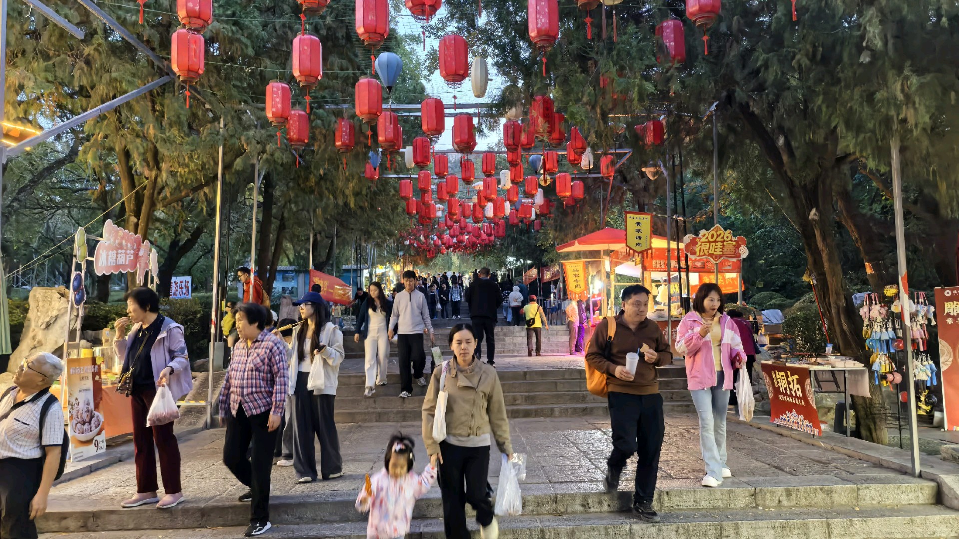 登玆历山，今又重阳—走，去赶千佛山重阳山会