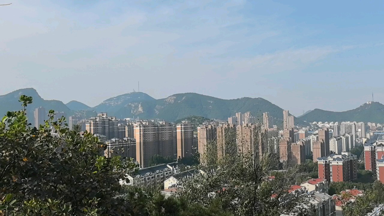 济南东部形成“山在城中、城在山里”的格局！