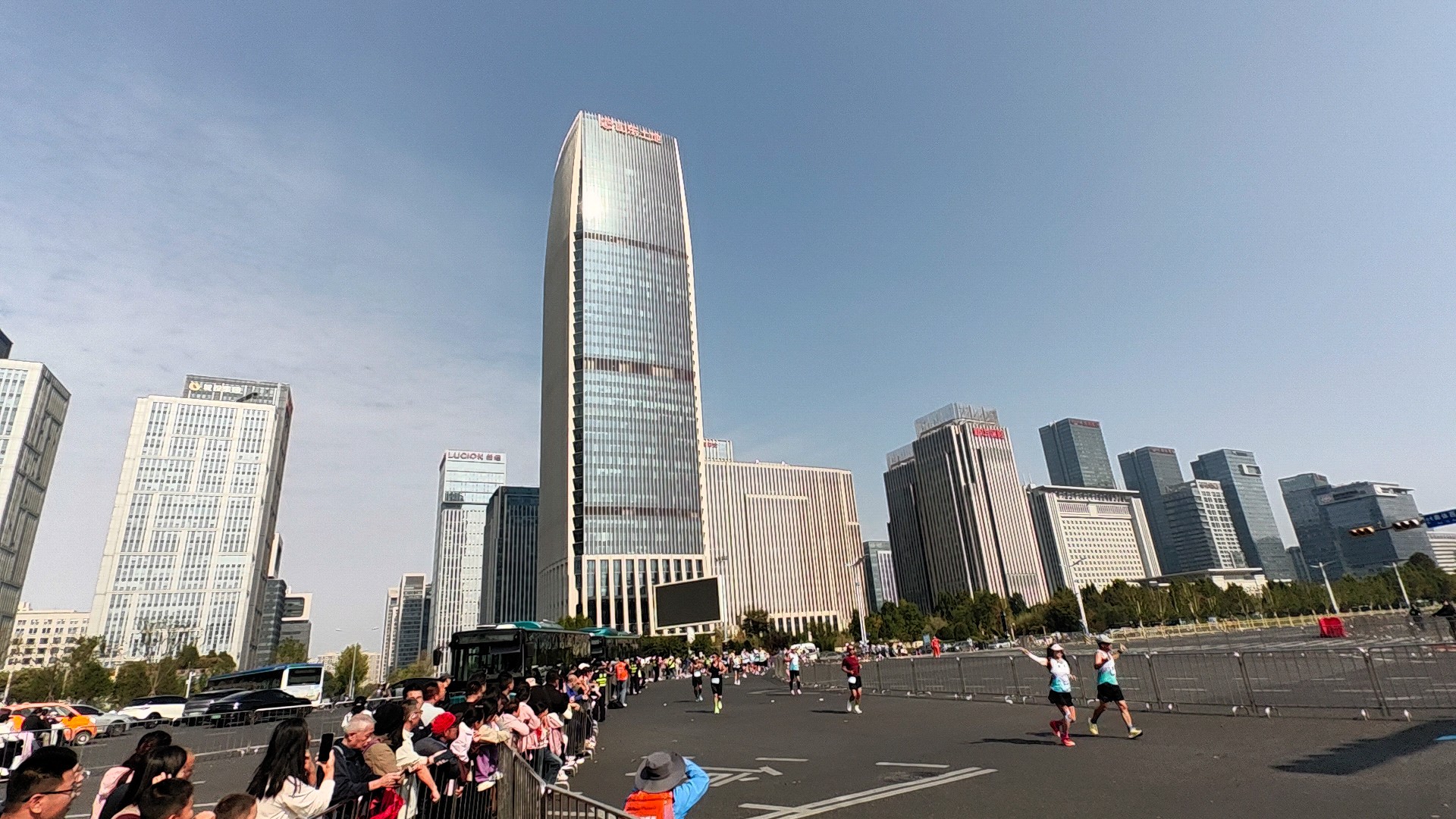 济南马拉松比赛现场。