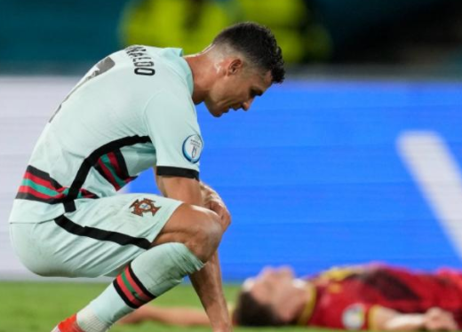 欧罗巴盛宴人物c罗赛后两度怒摔队长袖标出局夜他心有不甘