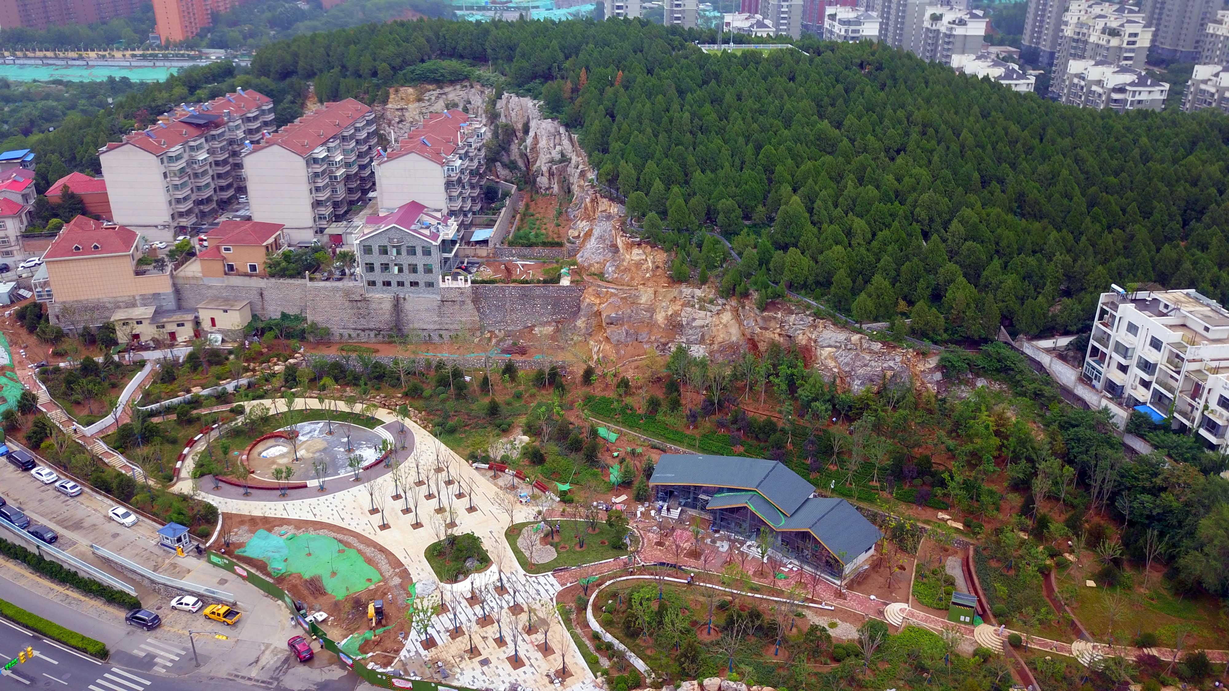 真不孬假山绿植小广场小龟山新添一处山体公园