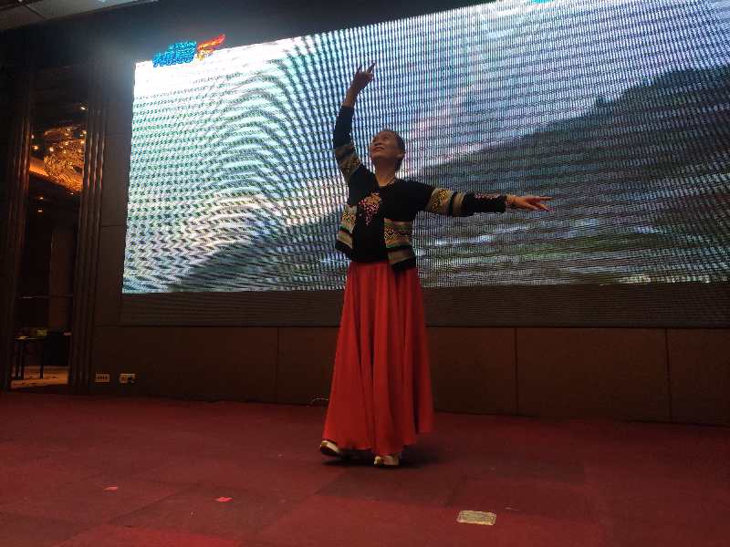 芝香点燃热情！壹粉大咖齐鲁酒地载歌载舞，对酒当歌