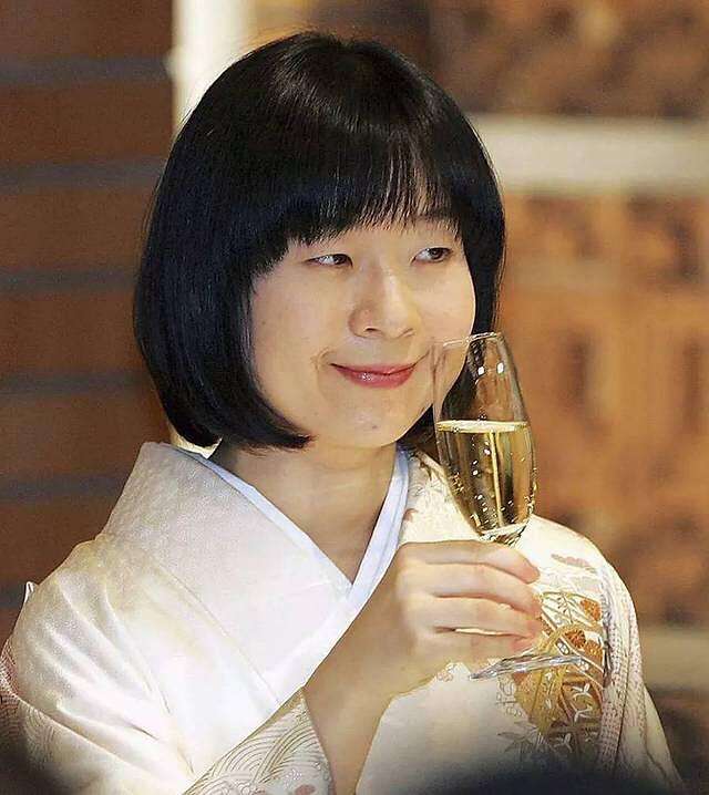 日本最美公主外交处女秀,丑了千年的天皇家族颜值为何止跌企稳