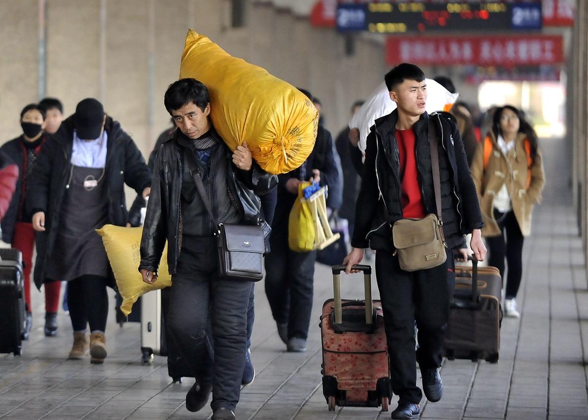 腊月里奔跑的火车,把思乡游子带回家